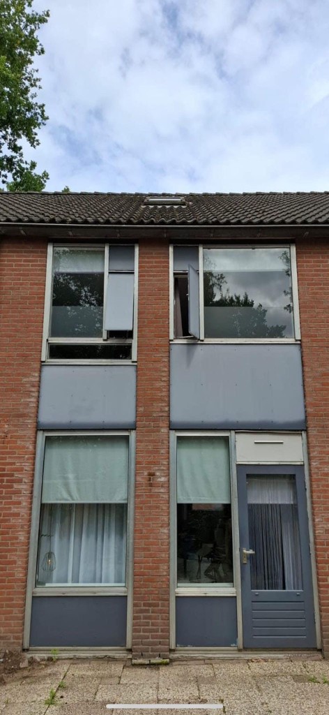Woning met bestaande ramen en kozijnen voor renovatie